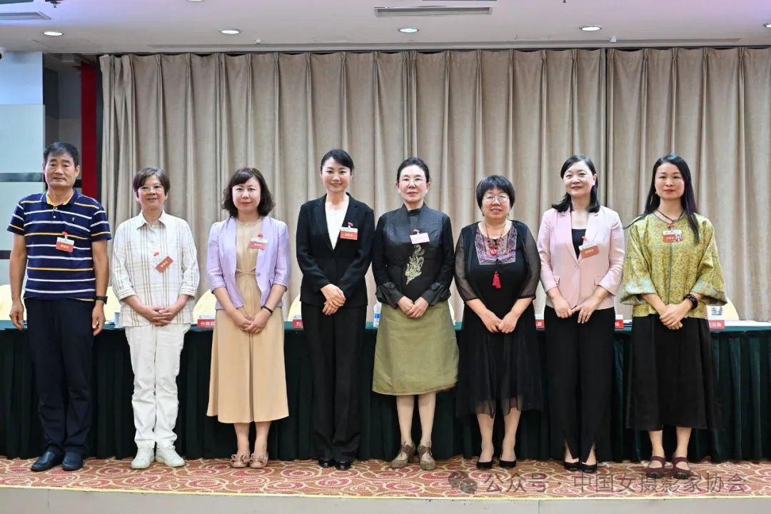 新一屆主席呂靜波，副主席居楊、張曉蓉、趙迎新、黃曉麗、賈婷、王新妹，秘書長劉海山。王旭 提供