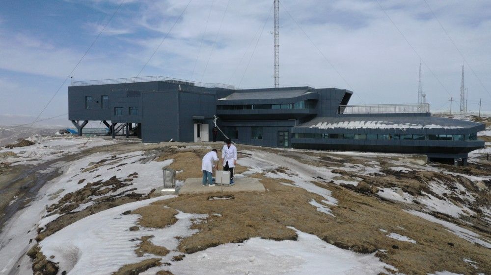 這是4月6日拍攝的瓦里關本底站（無人機照片）。新華社記者 李占軼 攝