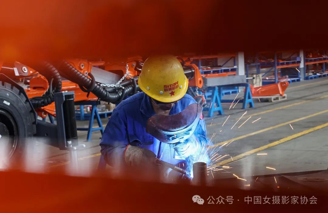 《鑫通機械》沈玲 攝