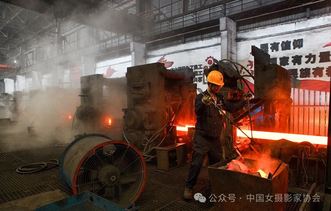 《堅守與擔當》 吳波 攝