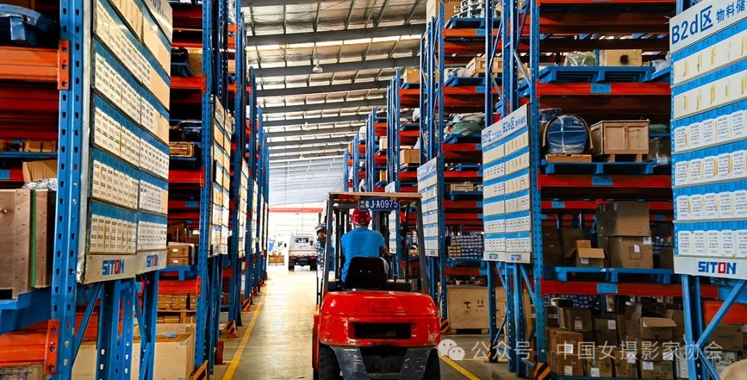 《整備車間》 張玲琍 攝