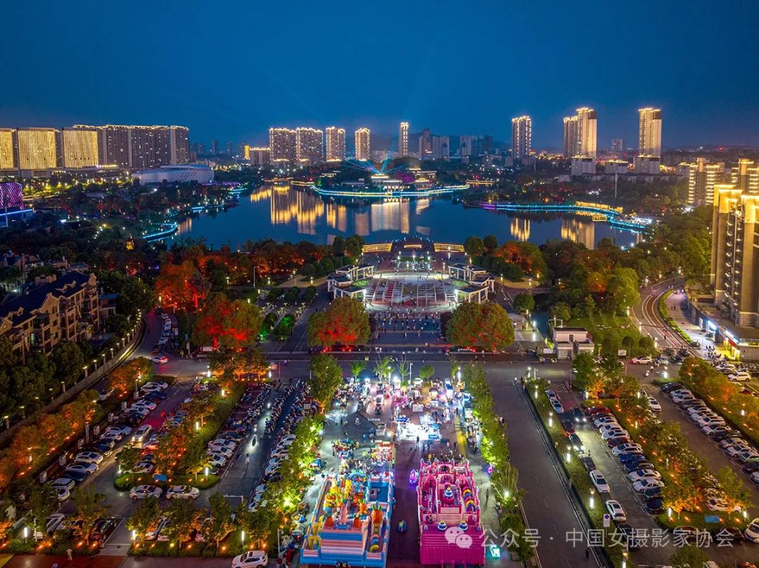 《萍鄉市火炬廣場夜色》 李占巧 攝