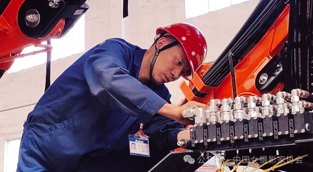 《全神貫注》 梁薇 攝