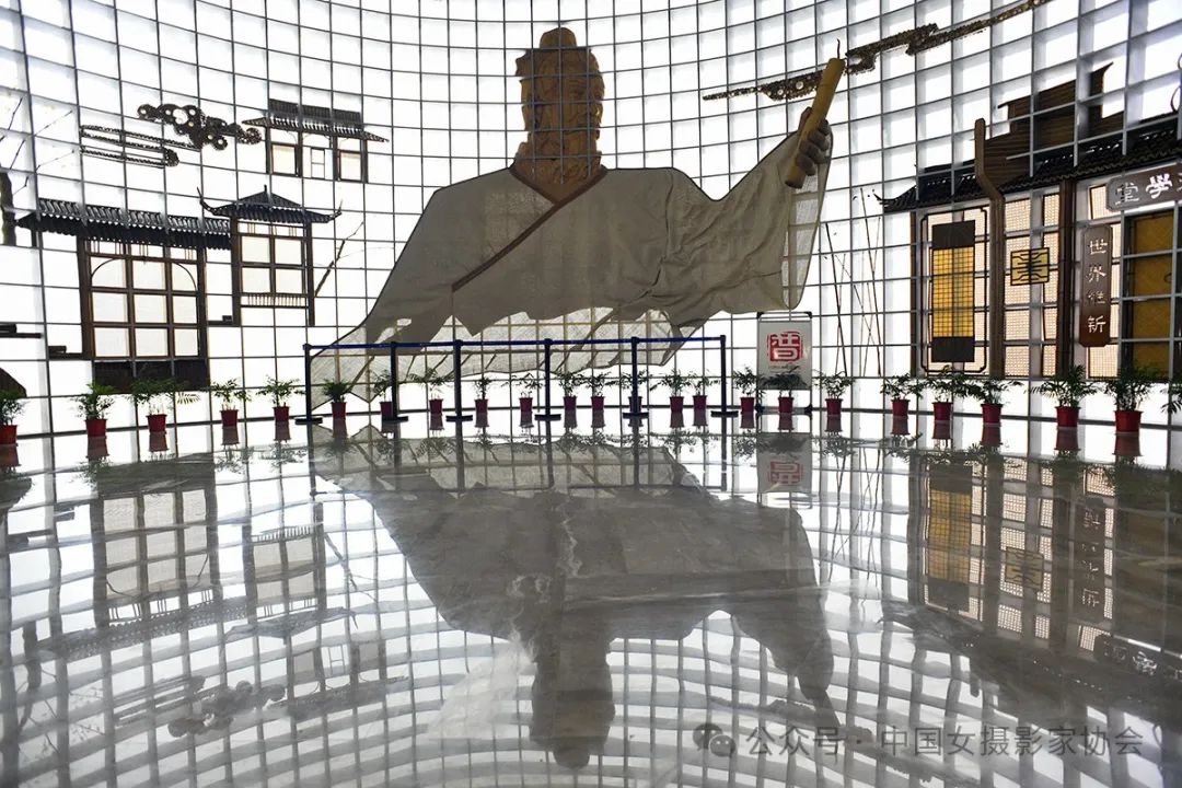 《花炮博覽園》 吳波 攝