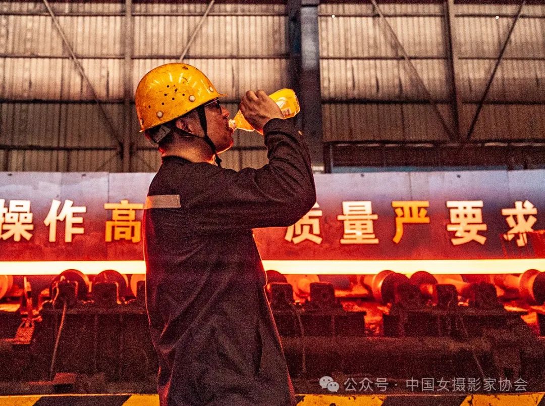 《鋼鐵這樣練成》 王燕 攝