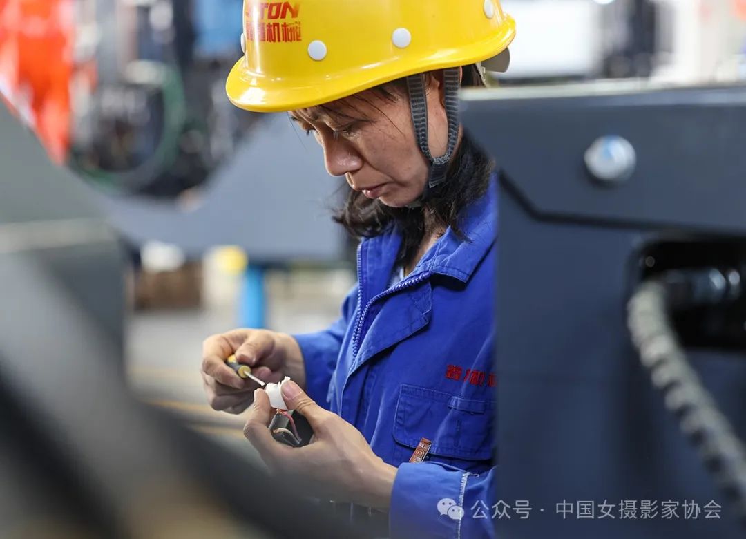 《鑫通機械》 沈玲 攝