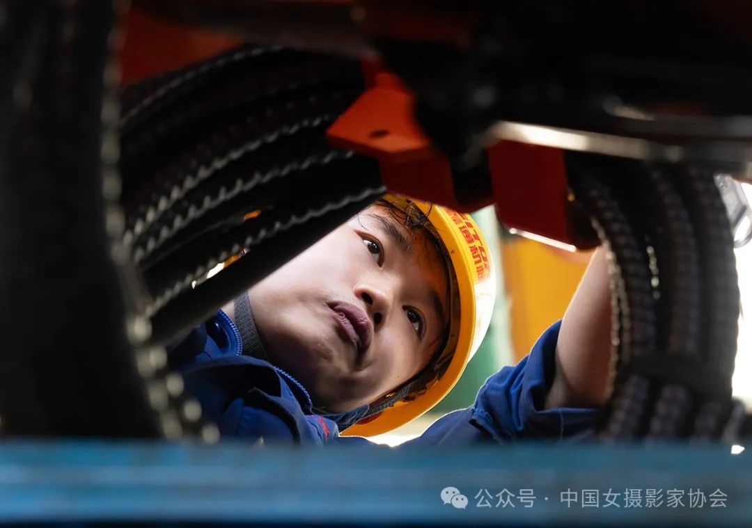 《聚精會神》 申英 攝