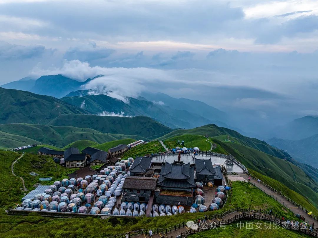 《武功山白鶴峰營地》 李占巧 攝
