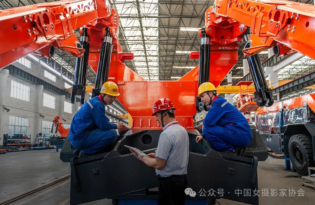 《黃部長的身影》 王燕 攝