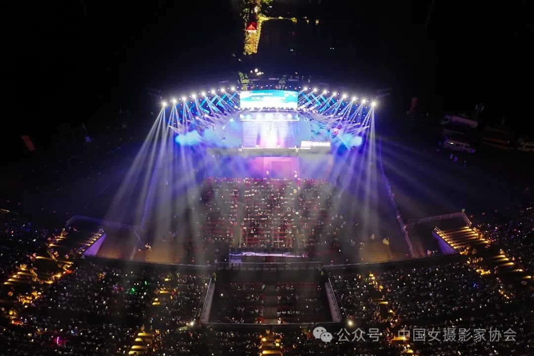 《煙花晚會》 水慶華 攝