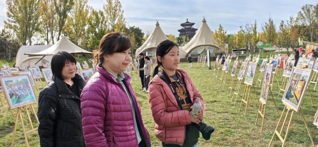 第四屆“我家最美一瞬間”全國少年兒童攝影作品展悅容公園分展區。