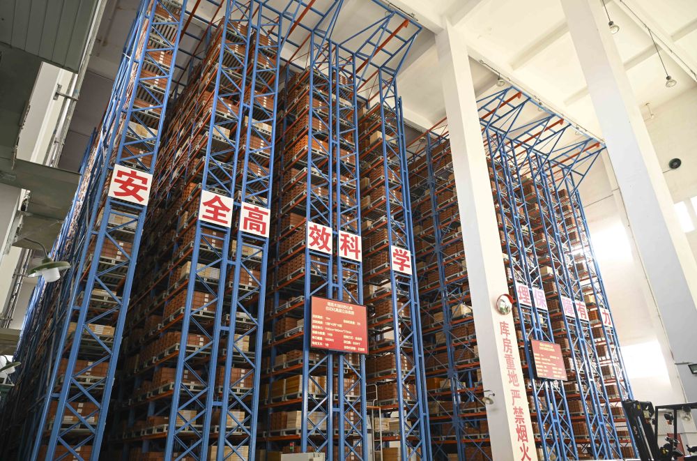 這是2025年2月18日在新疆庫爾勒市拍攝的中國石油塔里木油田巖心庫。新華社記者 胡虎虎 攝