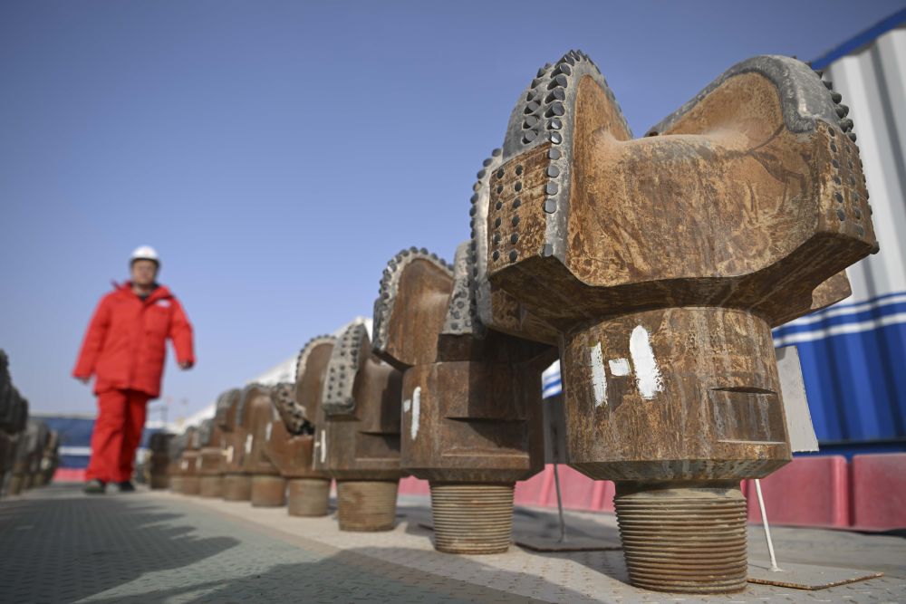 這是深地塔科1井施工時使用過的針對地下各種地層的國產金剛石鉆頭（2025年2月19日攝）。新華社記者 胡虎虎 攝