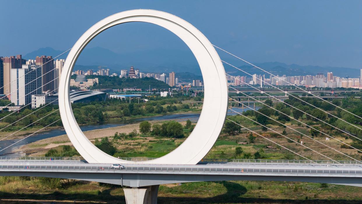 寶雞市渭河兩岸景色（無人機照片，5月28日攝）。新華社記者 鄒競一 攝