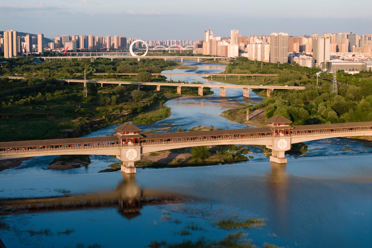 寶雞市區渭河沿岸景色（無人機照片，2024年5月9日攝）。新華社記者 邵瑞 攝