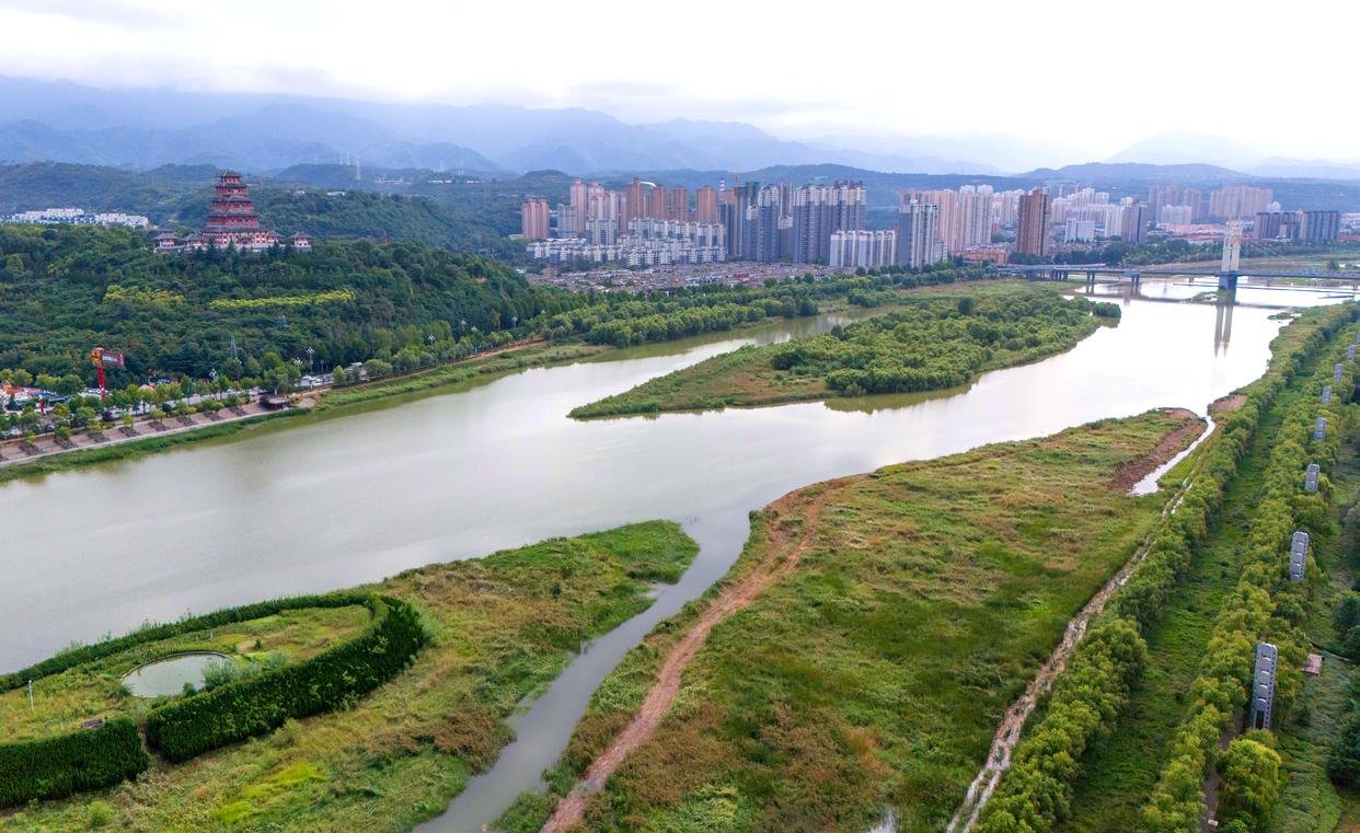 寶雞市渭河兩岸景色（無人機照片，2024年9月5日攝）。新華社記者 鄒競一 攝