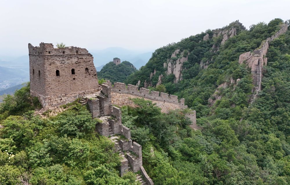 2025年6月13日拍攝的河北省秦皇島市海港區板廠峪長城（無人機照片）。新華社記者 楊世堯 攝