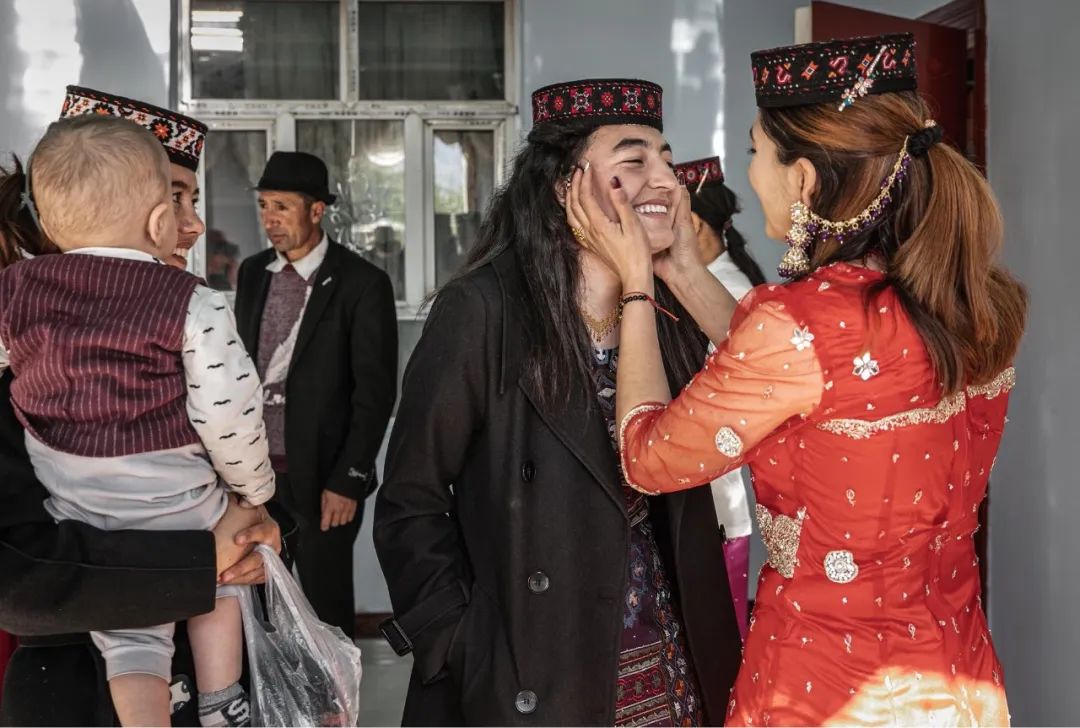 《親昵》鄭美娥