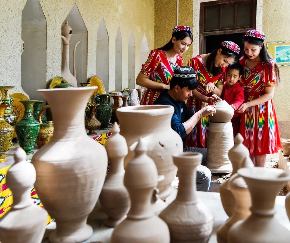 《傳授陶藝》吉久祿