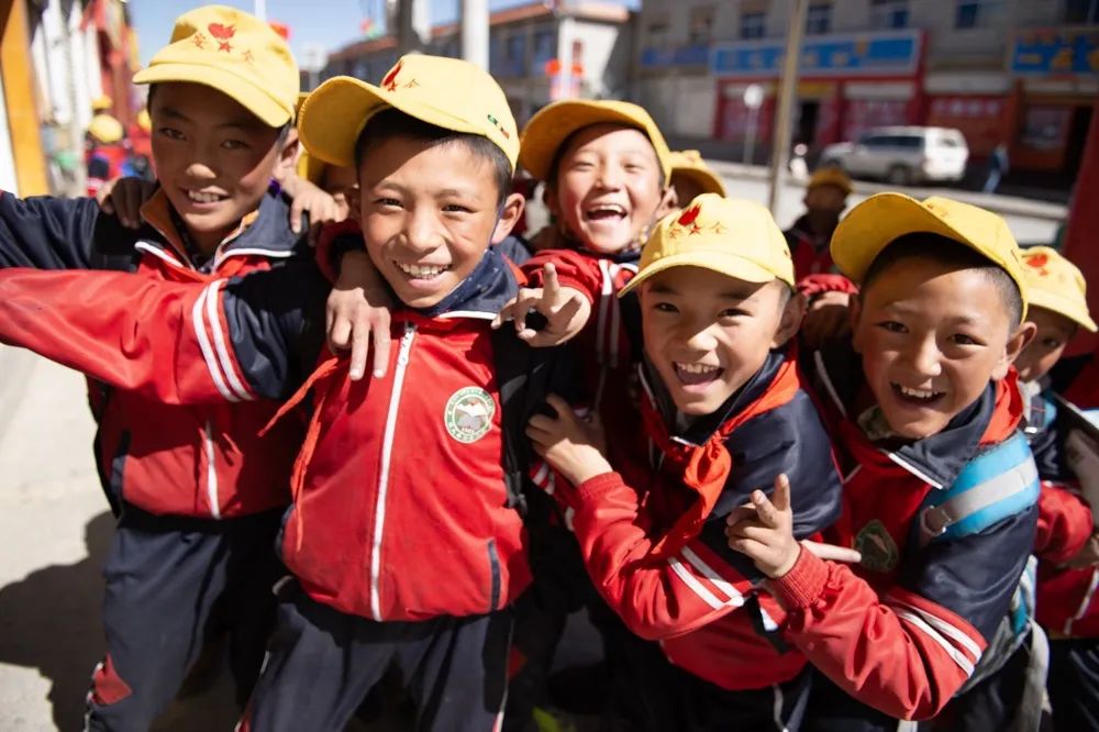 《藏族少年笑開顏》張海榮