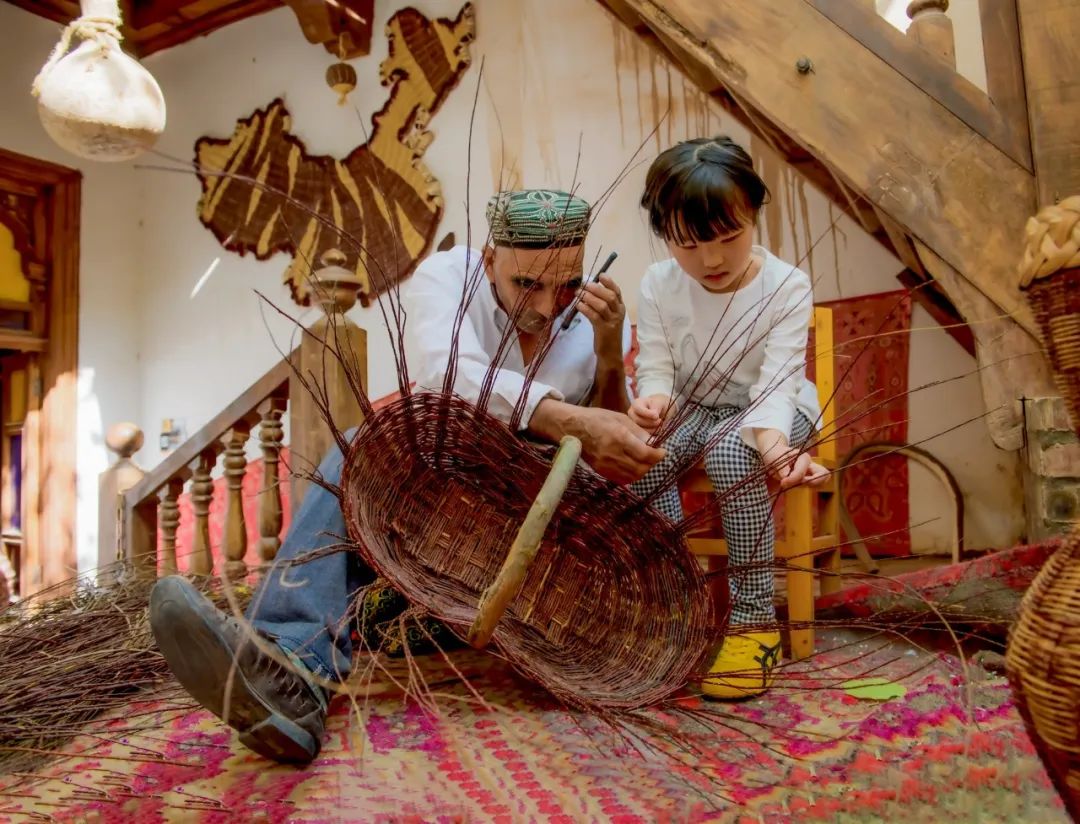 《編藤籃》唐蘭英