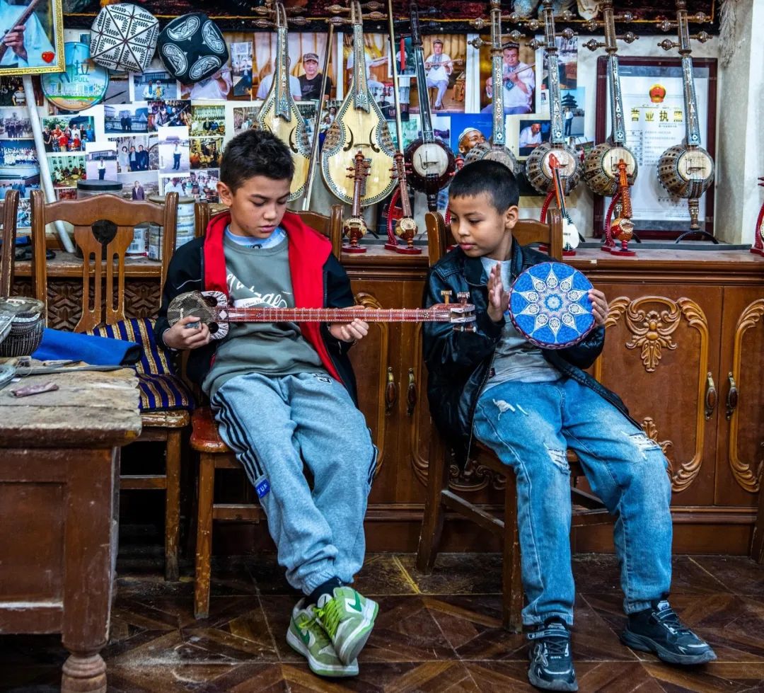 《哥倆同奏》梁紅衛