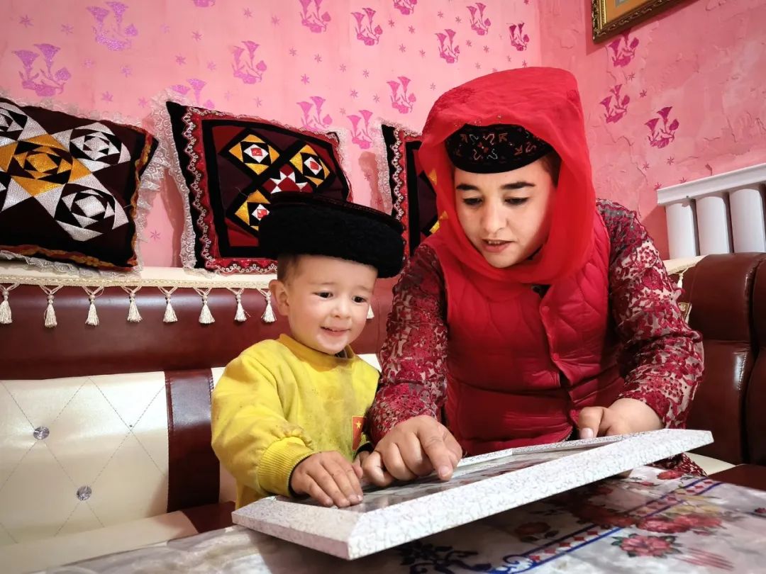 《聽媽媽講故事》趙欣