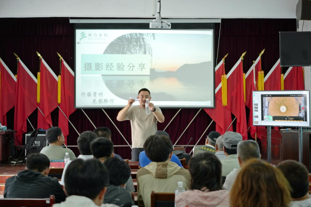 自然資源部攝協特約攝影家陳一笑為學員帶來攝影創作分享，從技術到理念，為攝影愛好者提供豐富實操指導。