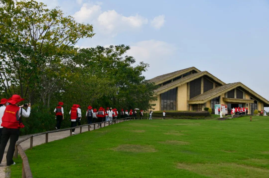 走進上山考古遺址公園。劉玲 攝