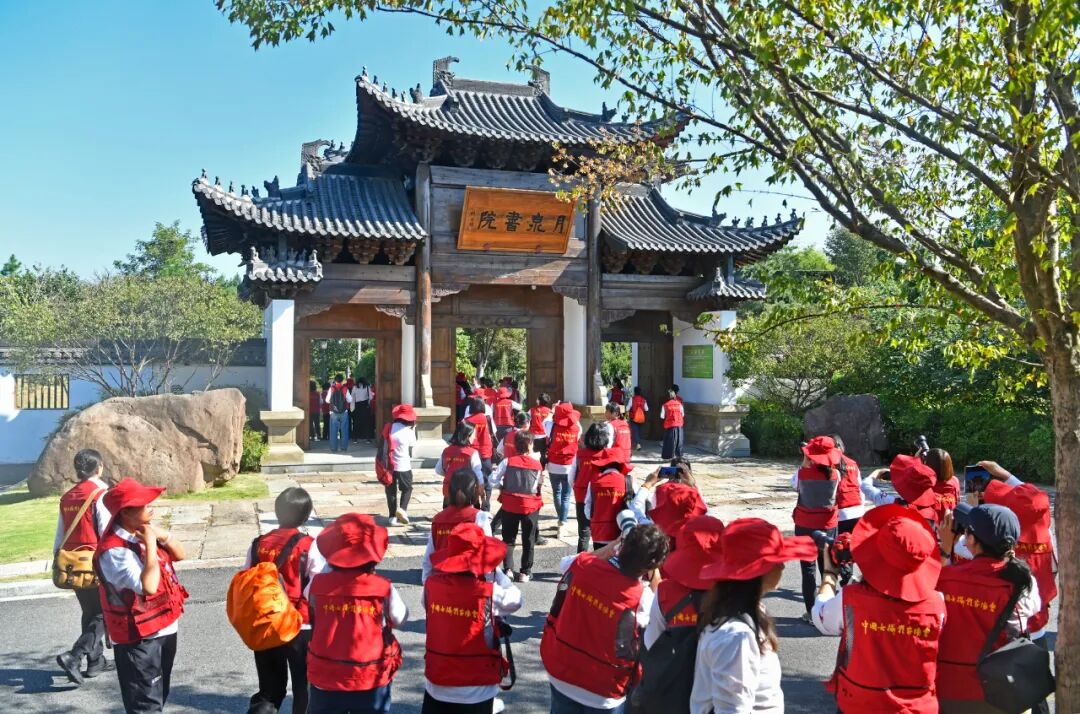 參觀月泉書院。劉玲 攝