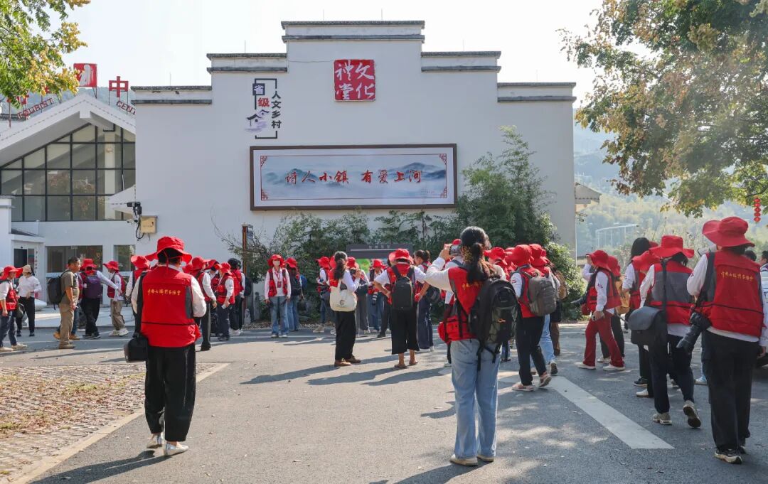 走進上河古鎮。吳瑞英 攝