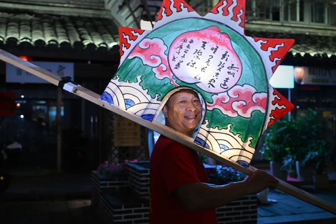 《走，去迎燈》金曉梅 攝