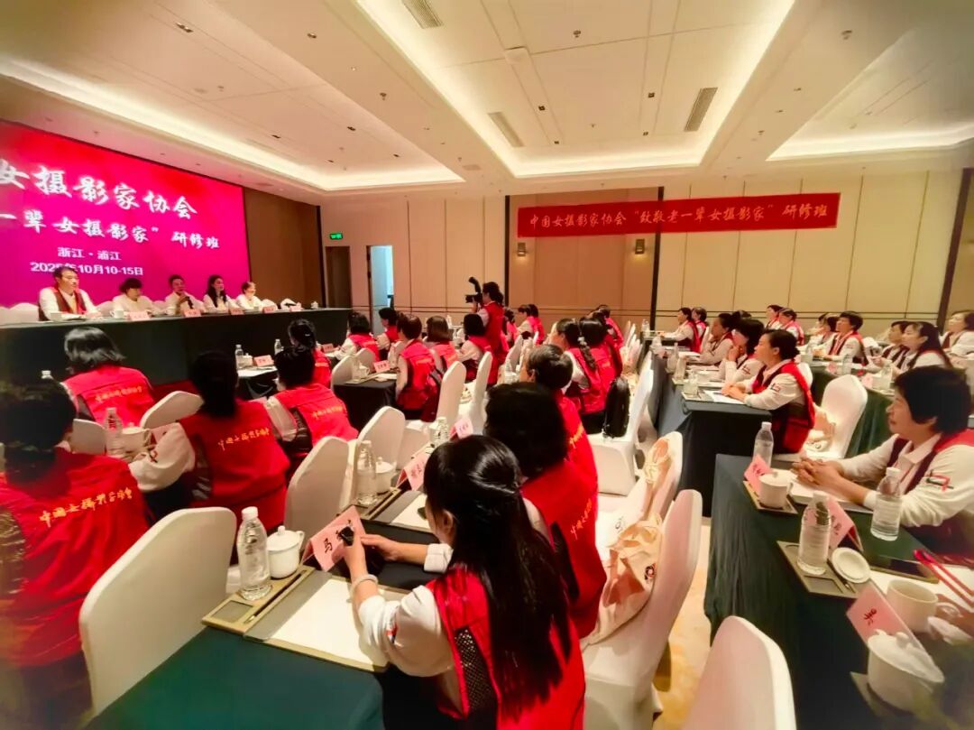 黨員學習。郝媛卓攝