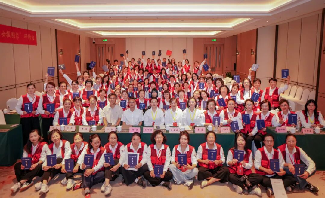 結業式合影。水慶華 攝