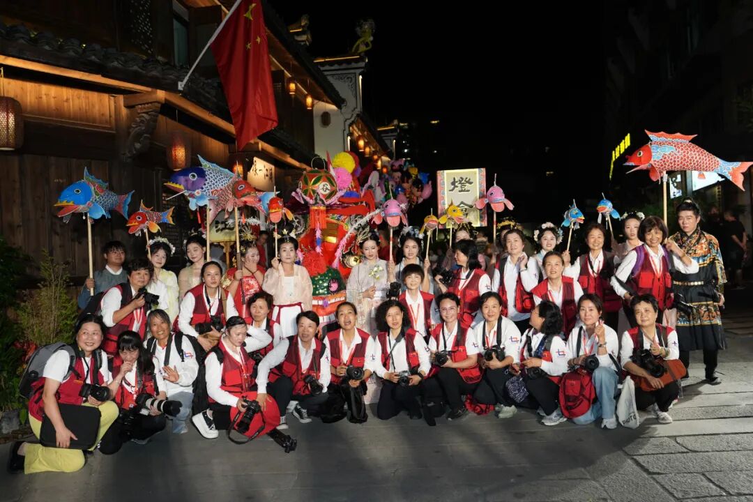 浦江板凳龍非遺表演。水慶華 攝