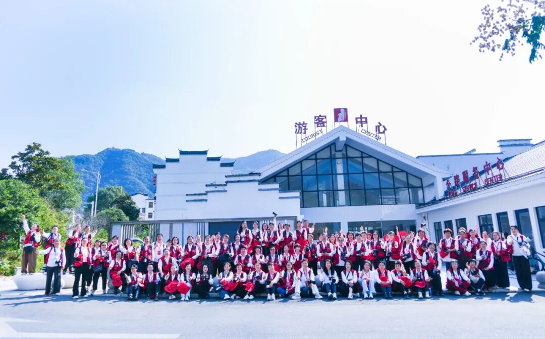 浦江縣鄉村采風合影。水慶華攝